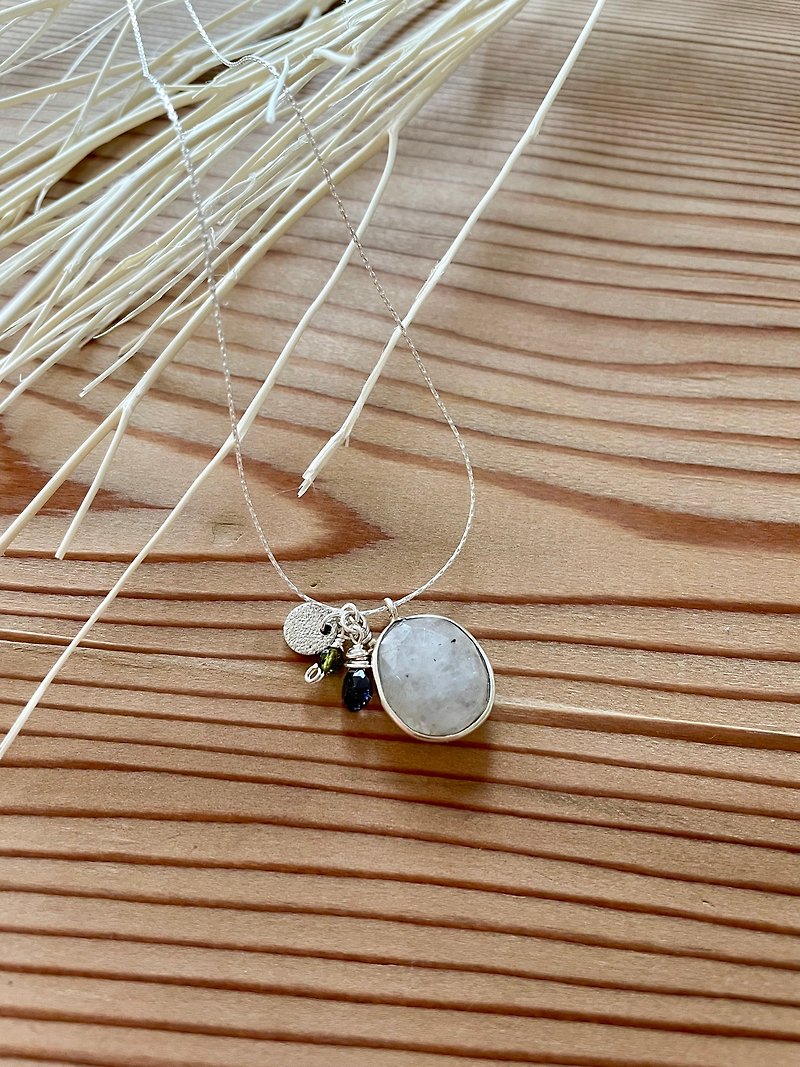 Moonstone bezel necklace SV925 - สร้อยคอ - หิน ขาว