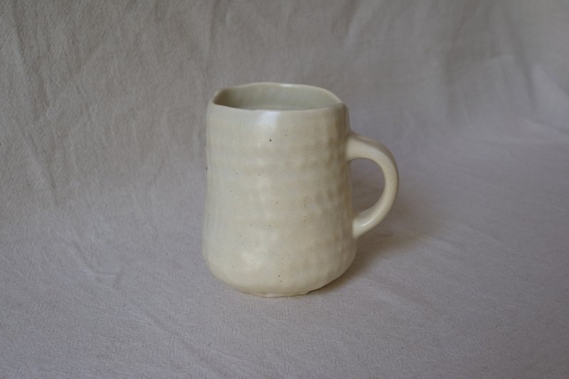 Warm beige - hand squeeze mug - แก้วมัค/แก้วกาแฟ - ดินเผา 