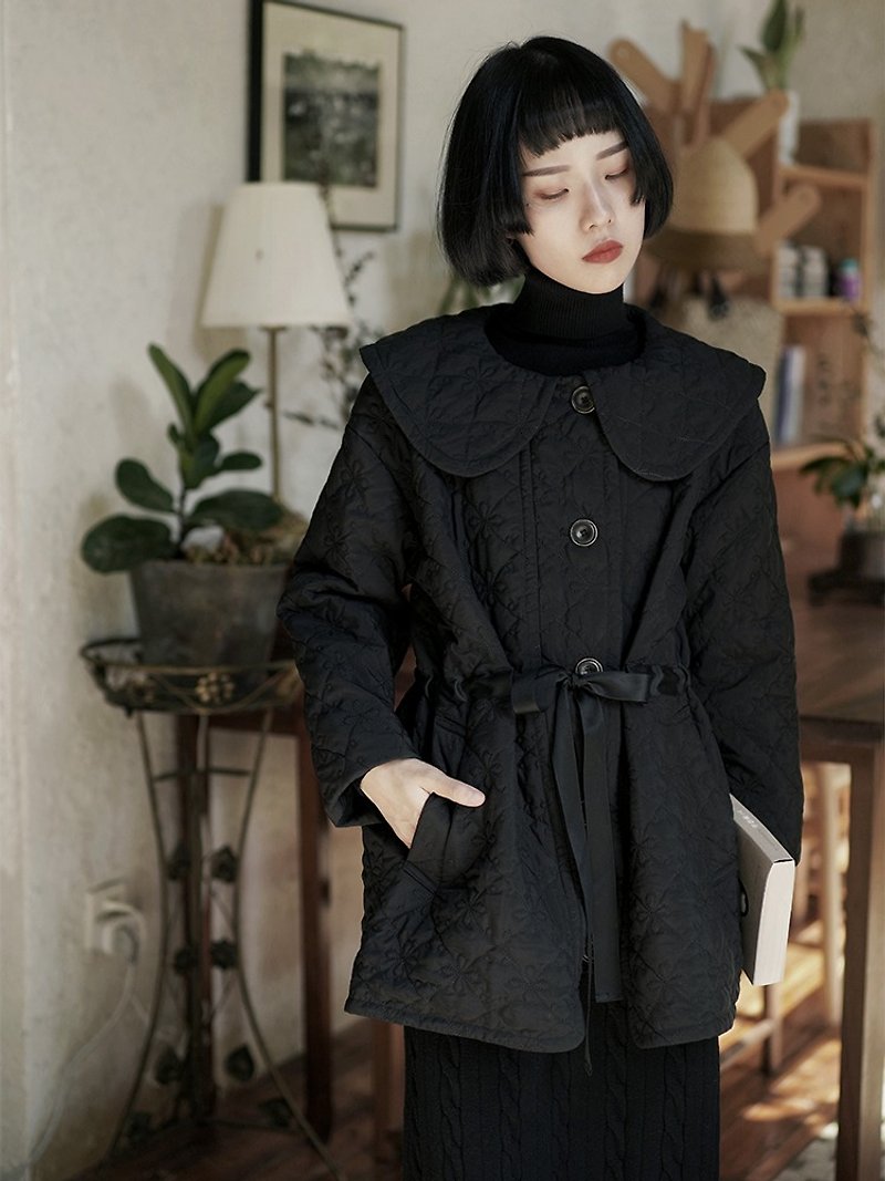 黑色 娃娃領束腰細帶棉服 中長款寬鬆收腰夾棉秋冬款可愛風外套 - 外套/大衣 - 其他人造纖維 黑色