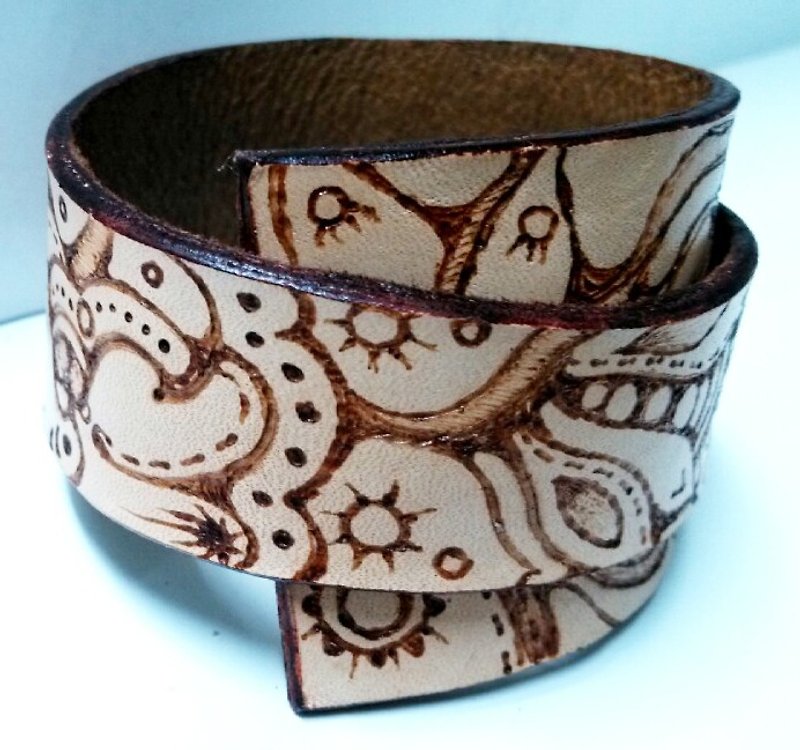 Leather Sofa totem bracelet - สร้อยข้อมือ - หนังแท้ สีนำ้ตาล