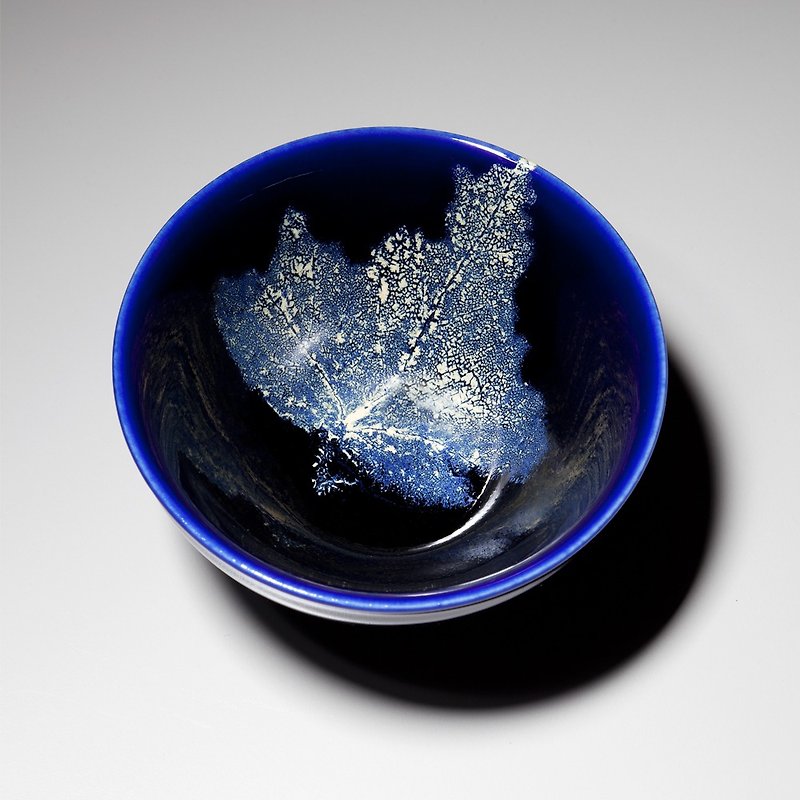 【聖誕節禮物】夢中之葉 木葉藍晶茶杯 70cc 鶯歌燒認證 - 茶具/茶杯 - 瓷 藍色