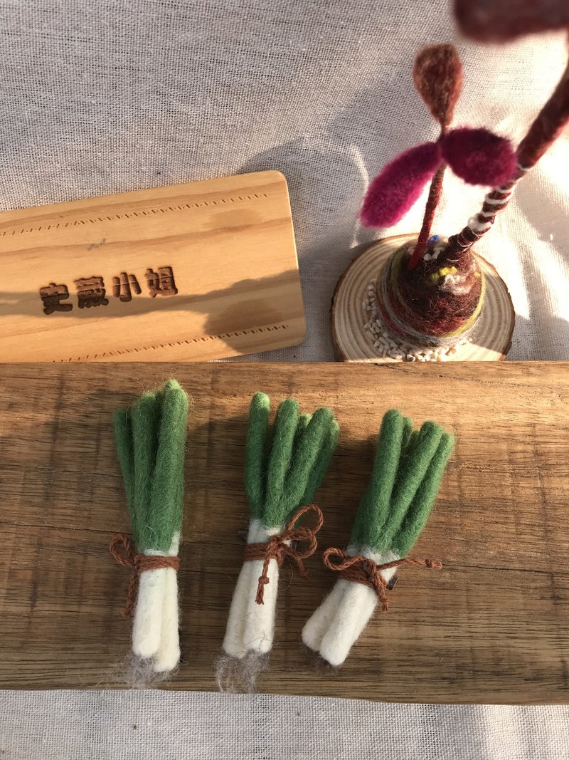 史葳小姐*蔬菜系列別針*蔥 - 胸針 - 羊毛 綠色
