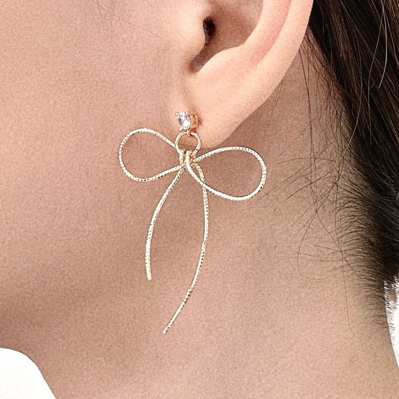 【全館清倉最高折800】蝴蝶結 14K金 耳針 耳環 - 耳環/耳夾/耳骨夾 - 其他金屬 白色