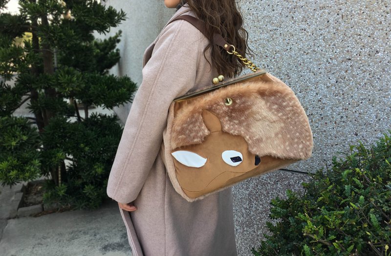 Sika deer furry kisslock handbag shoulder holiday clasp bag extra large women - กระเป๋าถือ - เส้นใยสังเคราะห์ สีนำ้ตาล