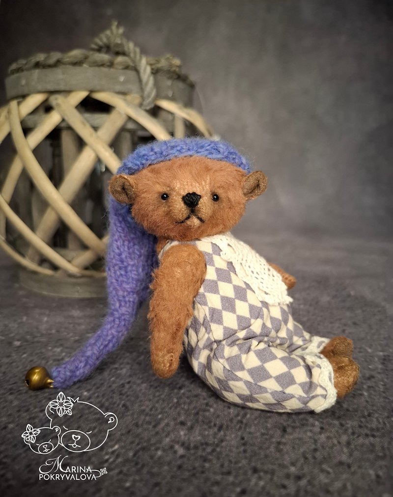 Teddy bear in clothes. Dressed bear toy. Mini bear gift. - ตุ๊กตา - วัสดุอื่นๆ สีนำ้ตาล