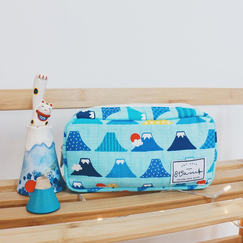 淺藍彩色富士山 筆袋/化妝包  | 815a.m - 化妝袋/收納袋 - 棉．麻 