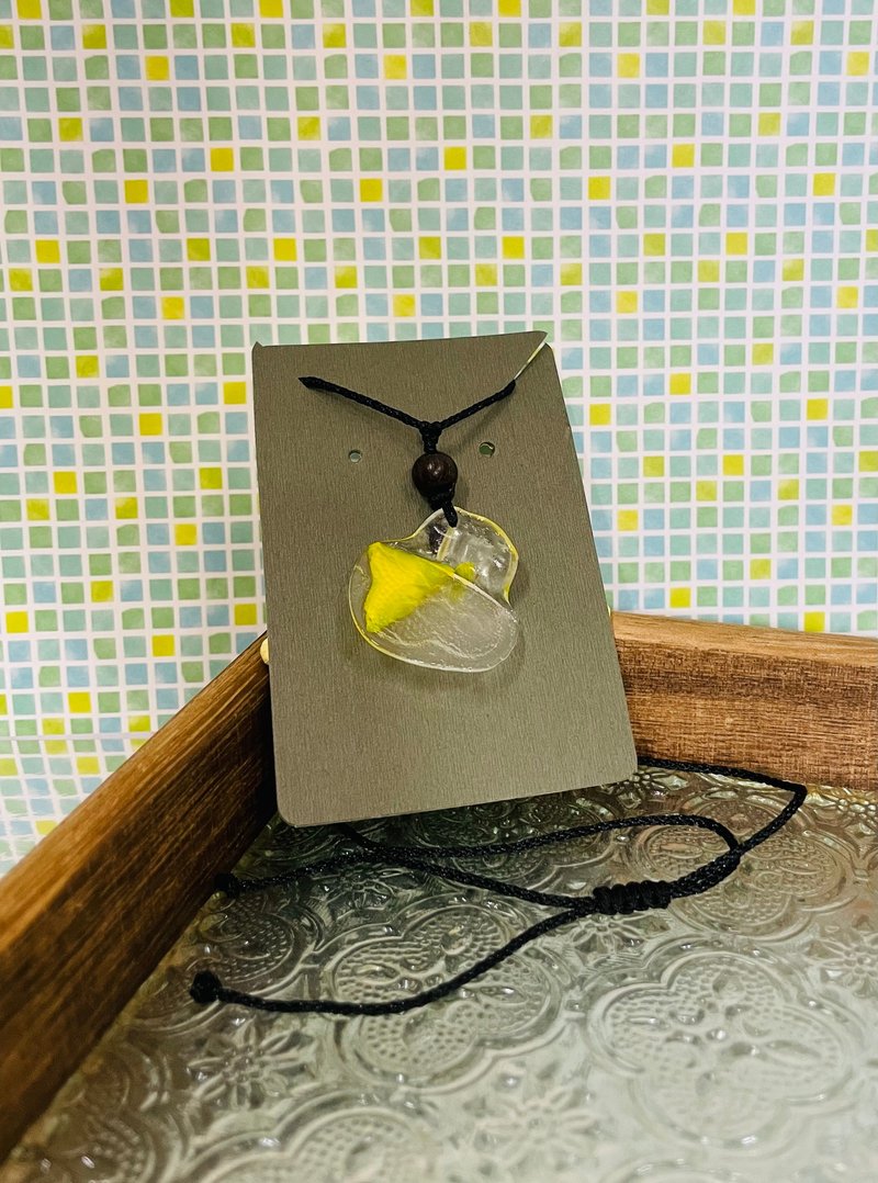 Glazed necklace is light and chic. Homesick Yu Wen handmade jewelry cultural and creative jewelry necklace gift - Necklaces - Colored Glass Yellow