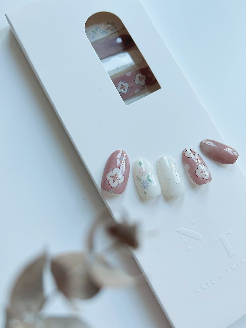 Palace ND08 - exclusive design nail stickers - ยาทาเล็บ - สี สึชมพู
