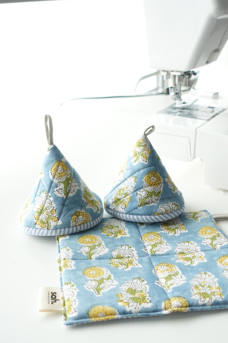 triangular pot holder - ผ้ารองโต๊ะ/ของตกแต่ง - ผ้าฝ้าย/ผ้าลินิน 