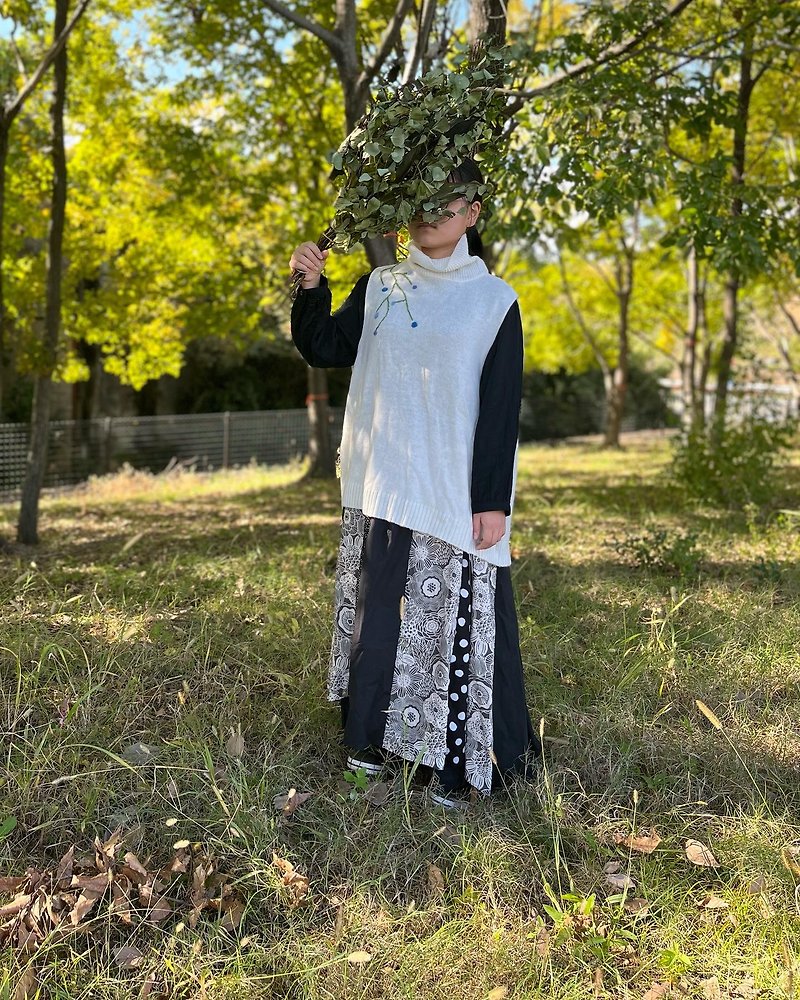 Only One Botanical Knit Vest White - สเวตเตอร์ผู้หญิง - ขนแกะ ขาว