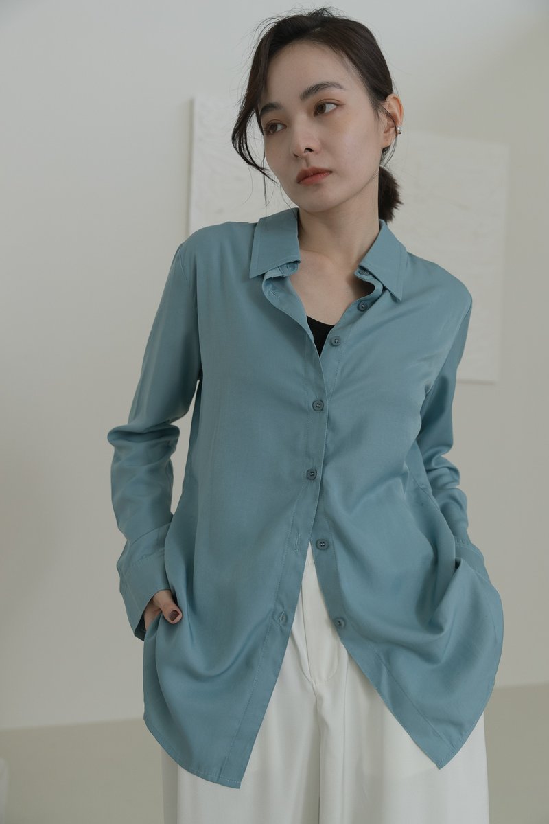 [Brand original] Evelyn rayon glossy soft neat shirt sky blue - เสื้อเชิ้ตผู้หญิง - ไฟเบอร์อื่นๆ ขาว