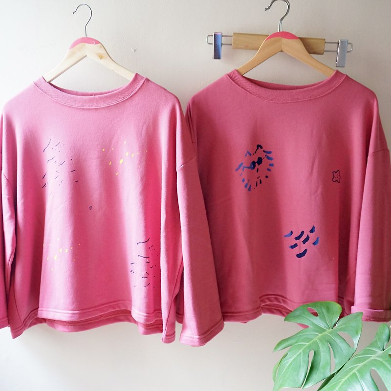 Good-looking cute berry pink hand-printed round neck top puppy / shiny - Women's Tops - Cotton & Hemp Pink