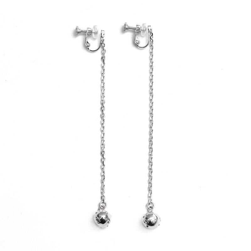 The Puff puff ball earring fine-stranded (bright Silver) - ต่างหู - โลหะ สีเงิน