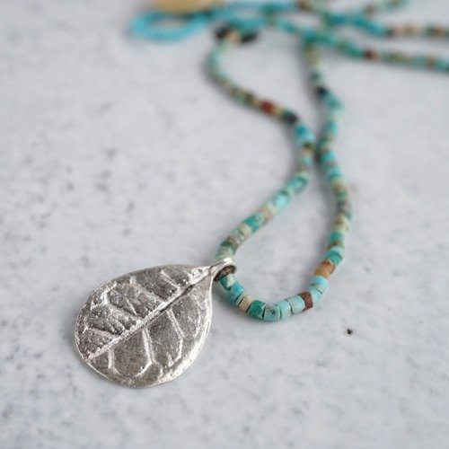 Feijoa leaf necklace (small) [P076SV(NS)]