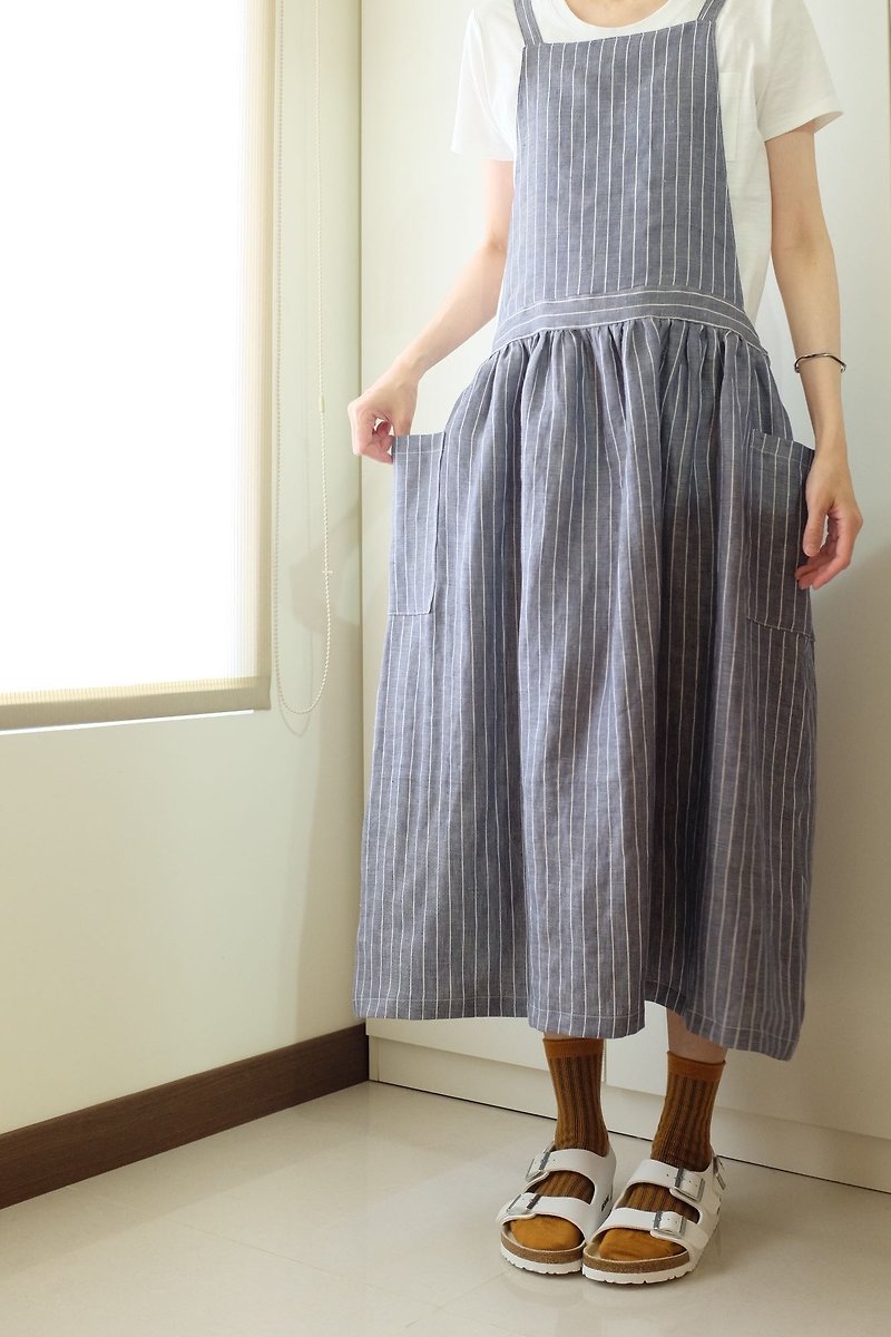 The daily hand-made clothes live in the girl's blue striped strap apron linen - One Piece Dresses - Cotton & Hemp Blue