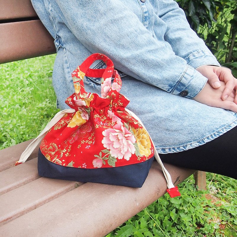 Hand-made Japanese style portable drawstring pocket-Hakka floral cloth - กระเป๋าถือ - ผ้าฝ้าย/ผ้าลินิน สีแดง
