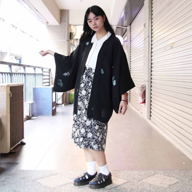 Tsubasa.Y Ancient House 005 Autumn foliage, black onion, blouse, kimono, Japanese style - Women's Casual & Functional Jackets - Silk 