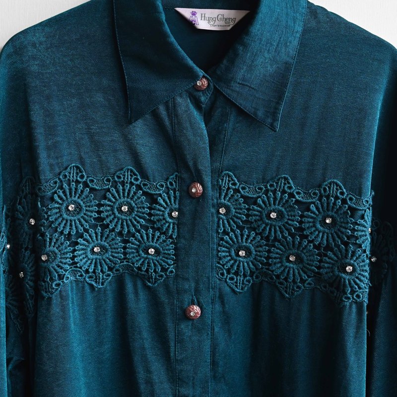 [Egg Plant Vintage] Lake Waves Velvet Lace Vintage Shirt - เสื้อเชิ้ตผู้หญิง - ไฟเบอร์อื่นๆ สีเขียว