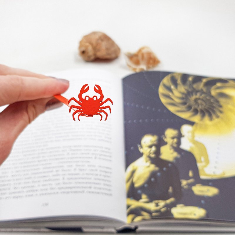 Orange Metal Bookmark – Minimalist Crab Design, Marine Animal Cutout - 書籤 - 其他金屬 橘色