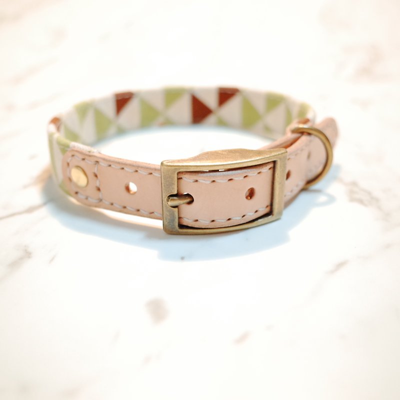 Handmade Dog Collars M size with Green triangle print - ปลอกคอ - ผ้าฝ้าย/ผ้าลินิน 