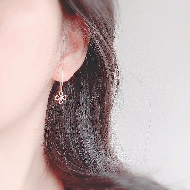 [14Kgf non-fading] Clover hoop earrings are not allergic - ต่างหู - เครื่องประดับ สีทอง