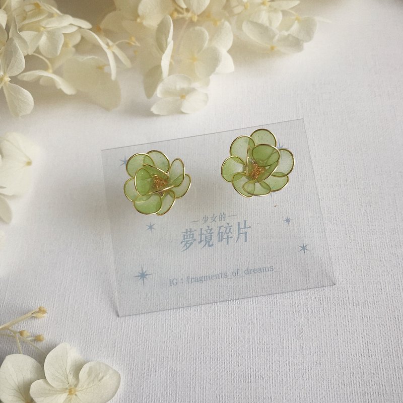 Thin Condensed Green | Earrings Resin Flower - ต่างหู - เรซิน สีเขียว