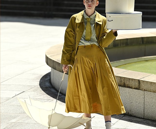 Plain white outlet pleated skirt