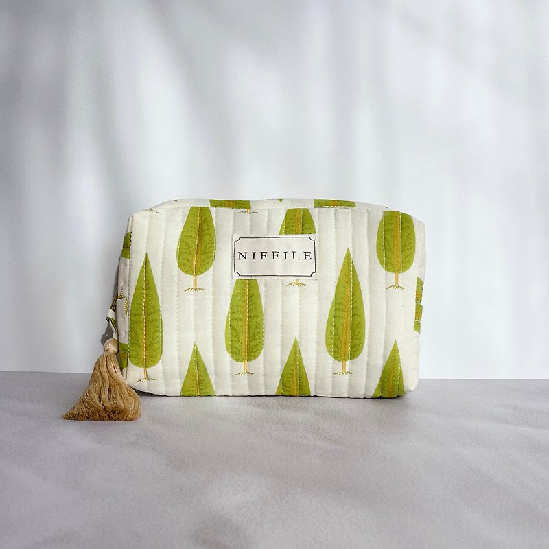 Quilted Pouch #Leaf Pattern - กระเป๋าเครื่องสำอาง - ผ้าฝ้าย/ผ้าลินิน สีเขียว