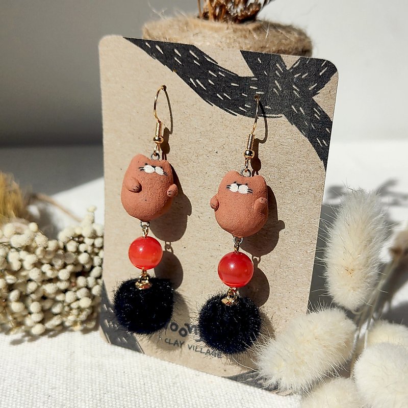 【Gift Box】Terra Cat with stones and pom-pom, Handmade Dangle Earrings - ต่างหู - ดินเผา 