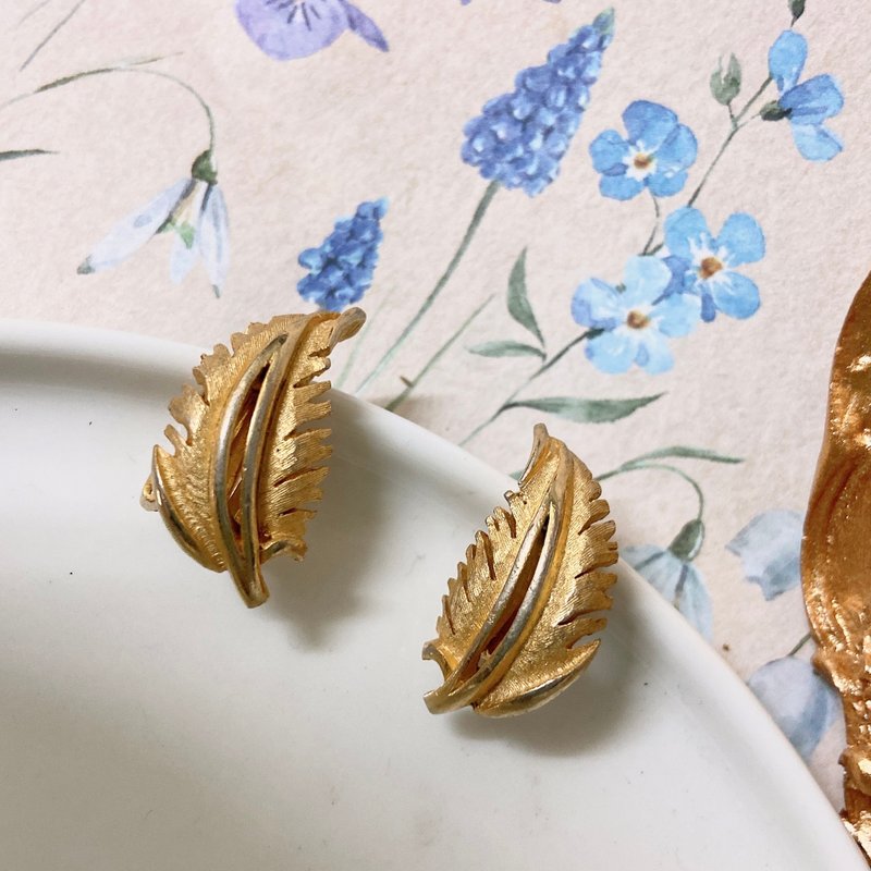 【西洋古董飾品】沙金葉脈羽毛 立體精緻細膩紋理 耳環耳夾 - 耳環/耳夾/耳骨夾 - 貴金屬 金色