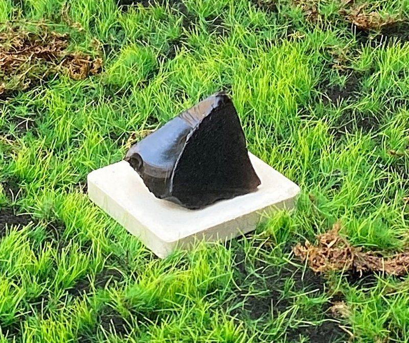 Energy Decorations - Natural pyramid-shaped obsidian to ward off evil spirits and ensure safety, purify negative energy, and ship quickly - Items for Display - Crystal Black