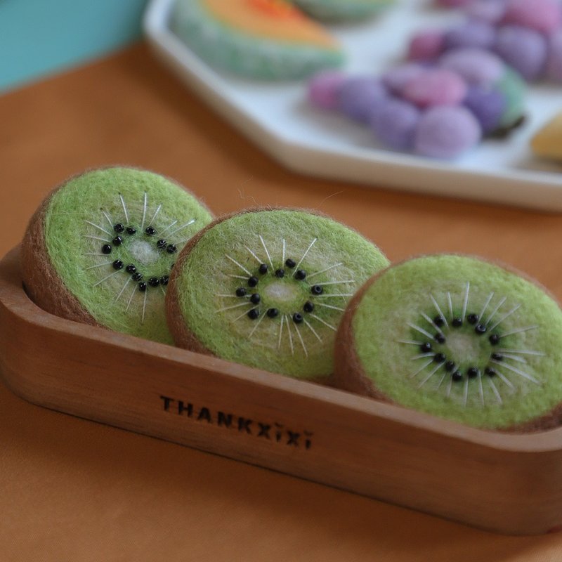 Wool felt hand-made fruit series kiwi fruit is also called kiwi handmade brooch/pin/hairpin/magnet - Brooches - Wool Green