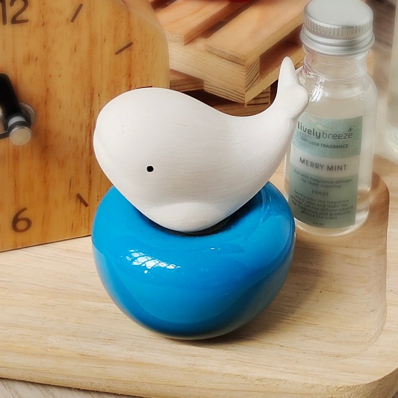 Mini Whale Ceramic Diffuser - 擺飾/家飾品 - 陶 藍色