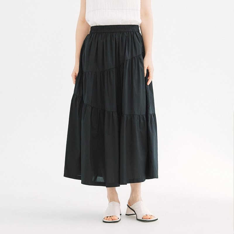 【Simply Yours】Diagonal stitching cake skirt black F - Skirts - Cotton & Hemp Black