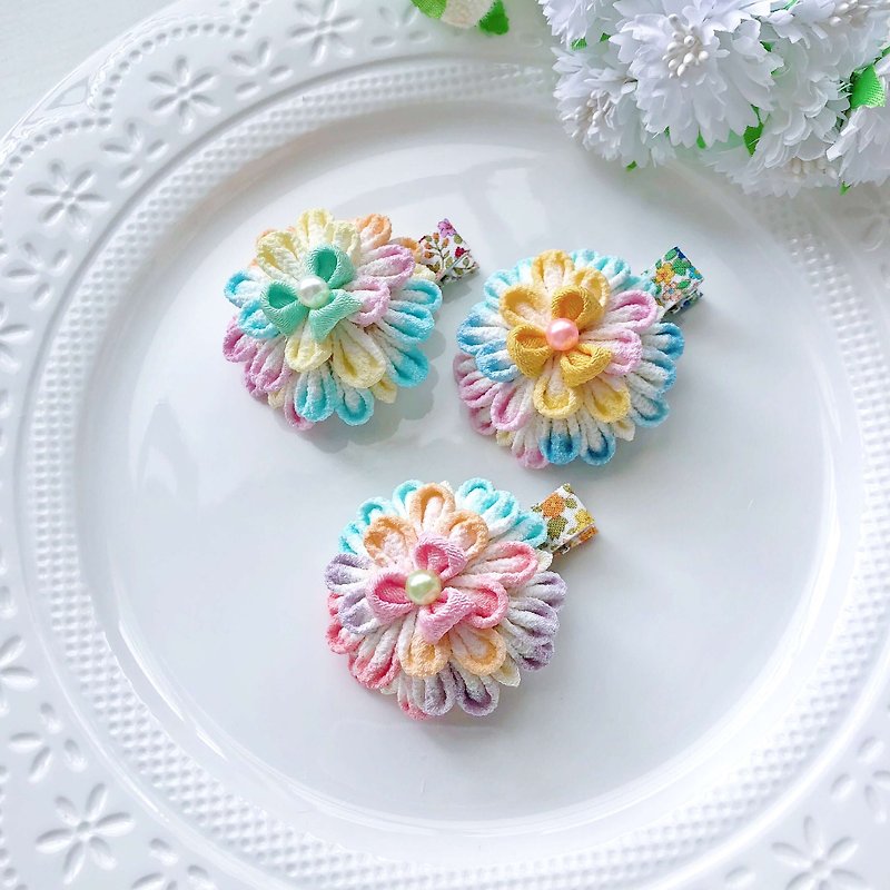 Color gradient color matching Japanese style and wind cloth flower children's hairpin hair accessories - เครื่องประดับ - วัสดุอื่นๆ หลากหลายสี