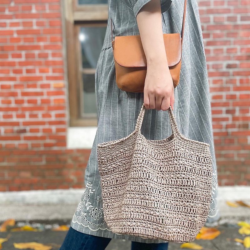 Handmade Straw Bag - กระเป๋าถือ - วัสดุอื่นๆ 