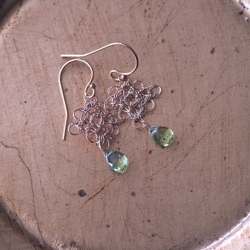 Peridot wire crochet earrings - ต่างหู - เครื่องประดับพลอย สีเขียว