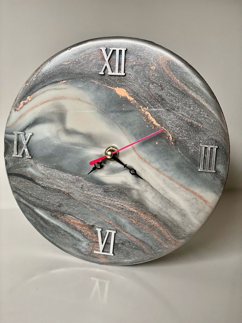 Silver wall clock with marble effect 掛鐘 壁飾 樹脂畫 - 時鐘/鬧鐘 - 樹脂 銀色