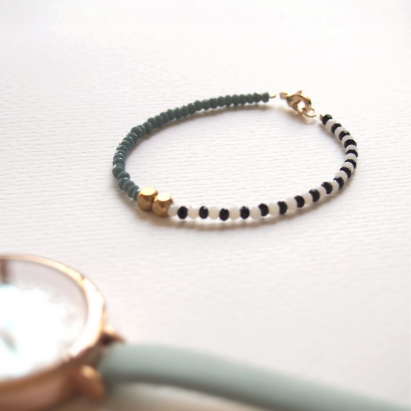 "KeepitPetite" black and white gray green blue design · · · Jie Keqie surface brass beads bracelet bracelet - สร้อยข้อมือ - วัสดุอื่นๆ สีเขียว