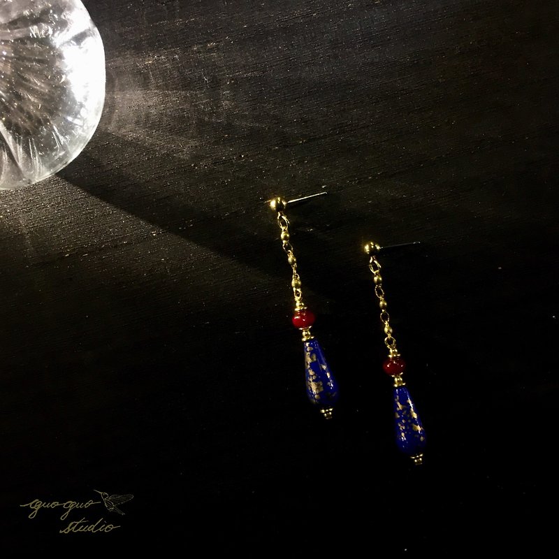 Blue Gold Wine Red Glass Long Chain Earrings Clip-On - ต่างหู - กระจกลาย สีน้ำเงิน