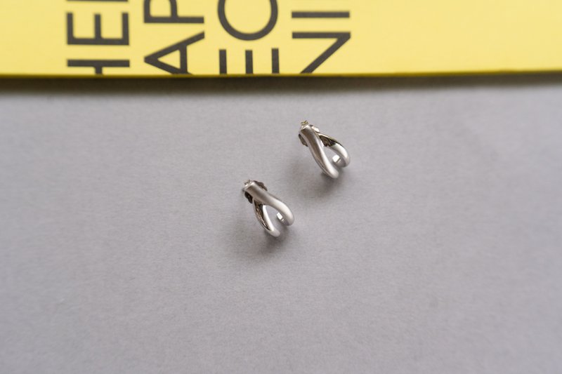 American Antique Needle Wish Bone 925 Sterling Silver Earrings - ต่างหู - เงินแท้ สีเงิน