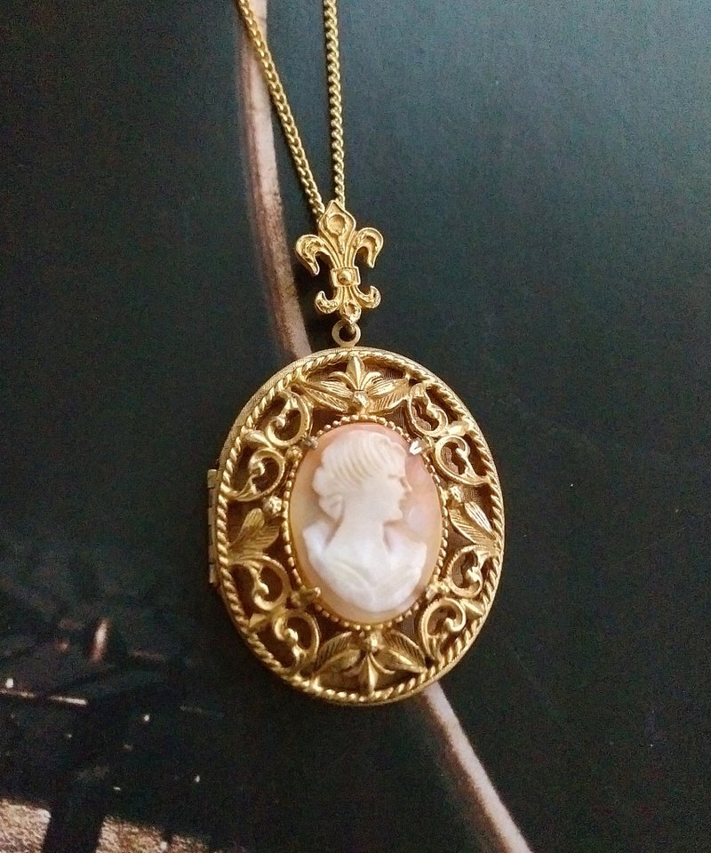 Vintage Jewelry 西洋古董飾品 FLORENZA CAMEO locket 項鍊 - 項鍊 - 其他金屬 金色