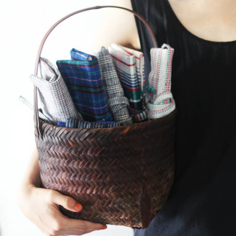 Multi-color check pattern hand-woven rope rope storage debris bag writing brush fan tea accessories pen bag cosmetic bag - Toiletry Bags & Pouches - Cotton & Hemp Multicolor