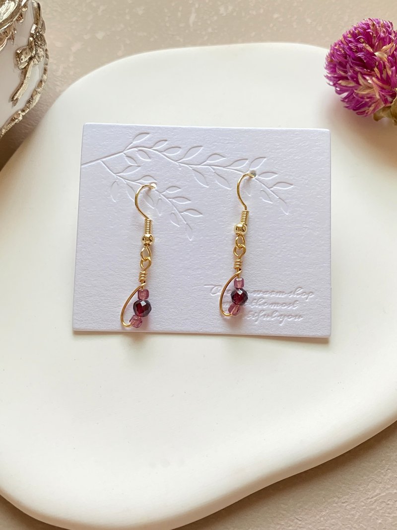 【Kimiko handmade jewelry】January Birthstone Series Purple Tooth and Black Pomegr - Earrings & Clip-ons - Crystal Red