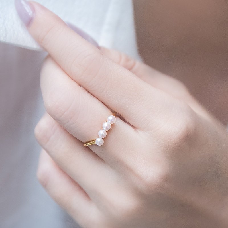 V-shaped pearl ring - General Rings - Precious Metals 