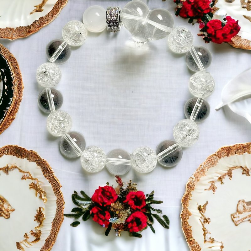 Fluffy White Crystal Heart Bracelet - สร้อยข้อมือ - หิน 