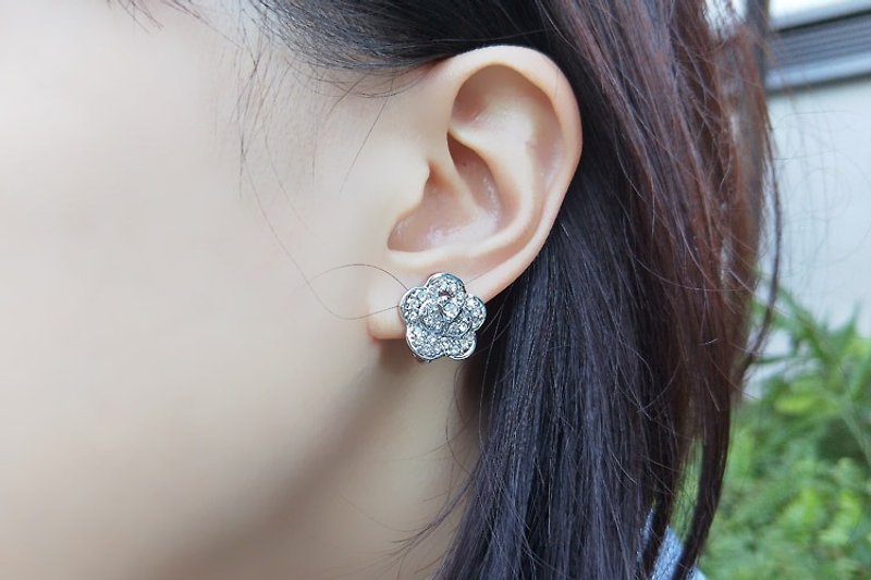 CAMÉLIA / Goddess fresh Clip-On earrings camellia Swarovski Crystal - Earrings & Clip-ons - Other Metals White