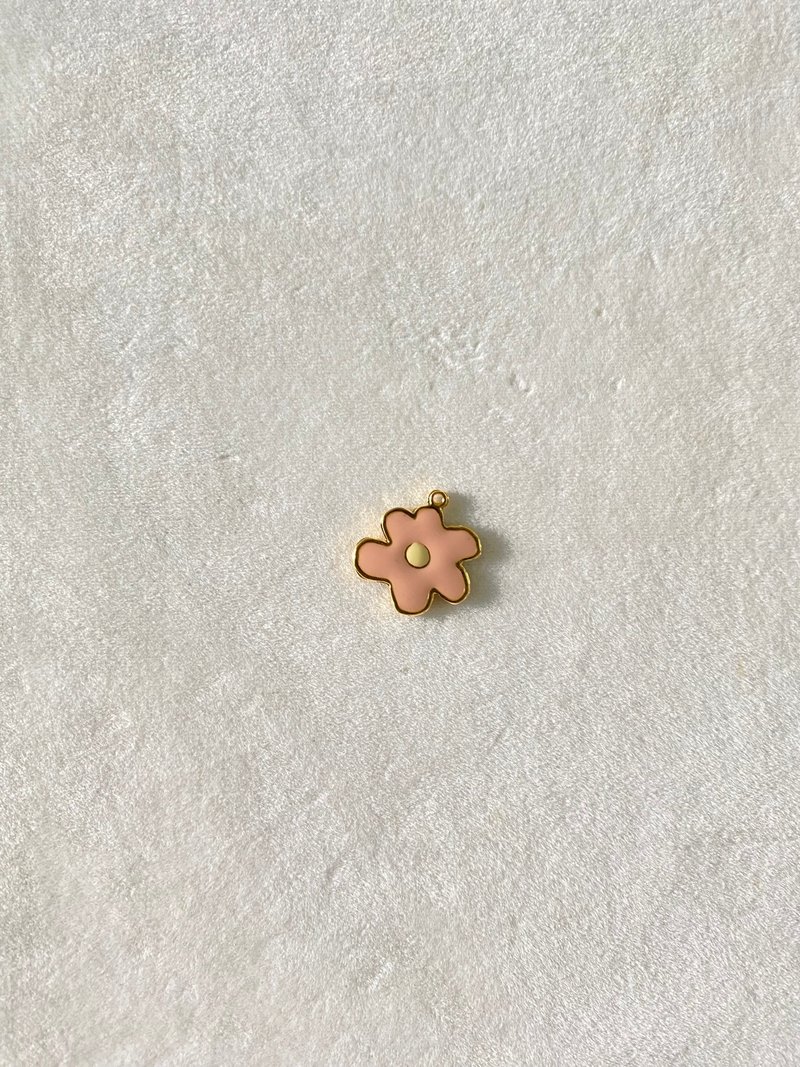 Cartoon Pendants - 吊飾/掛飾 - 其他材質 金色