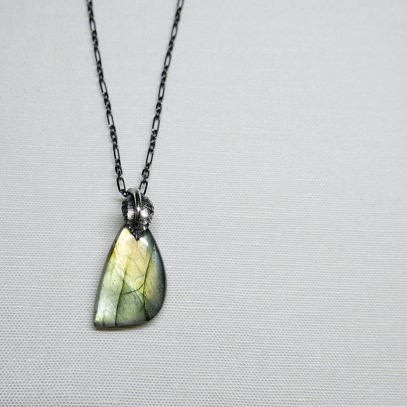 Only one design product. Light design. Thick blade of pure silver extension - Necklaces - Gemstone Green