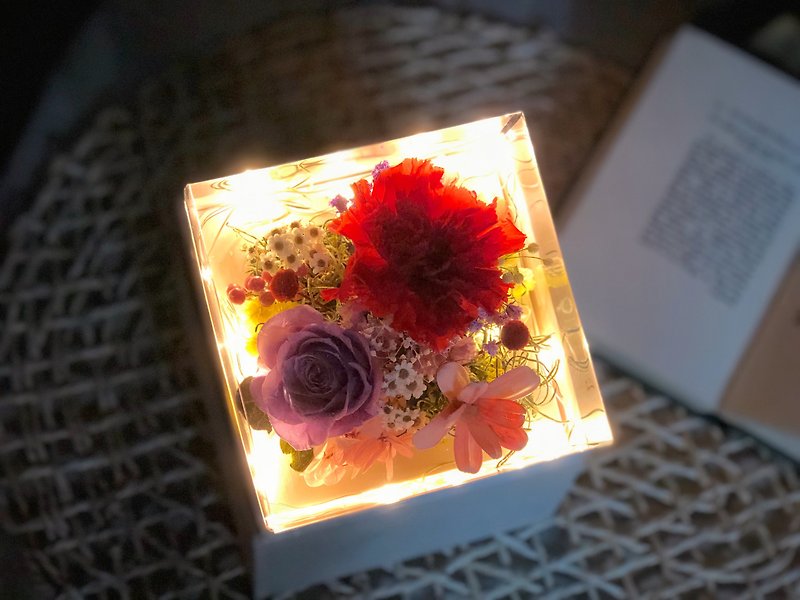 Mummy's Starlight Treasure Box Mother's Day Carnation Flower Gift - ของวางตกแต่ง - พืช/ดอกไม้ สีแดง